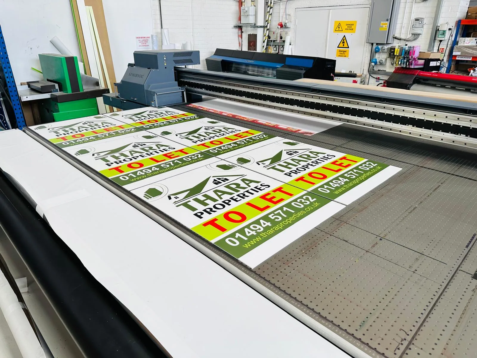 Large format rigid sheet printing of custom printed sign boards and rigid signage for commercial use in the UK.
